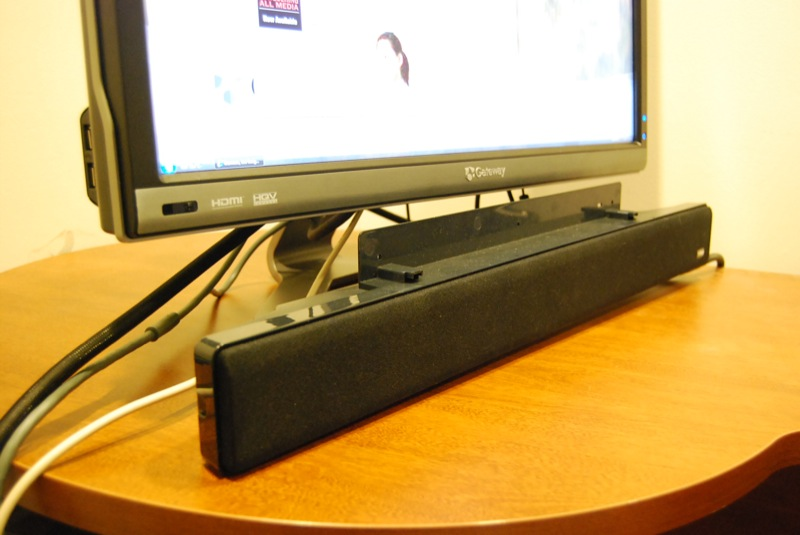 Illustration for article titled Gateway XHD3000 Extreme HD 30-Incher Reviewed (Verdict: Really Ties The Room Together)
